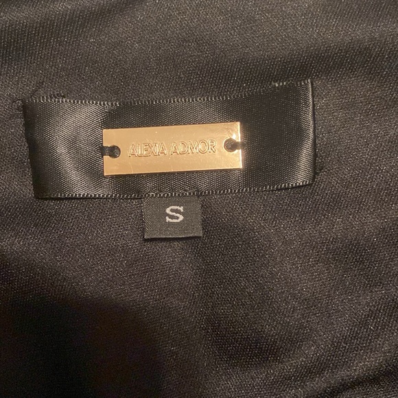 Alexia Admor black V line back lace mini, size S - Picture 4 of 4